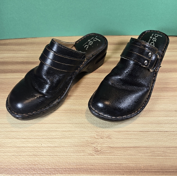 BORN B.O.C. Women's Black Leather Mules Size W39/ M8 With Buckle Strap - Picture 6 of 6